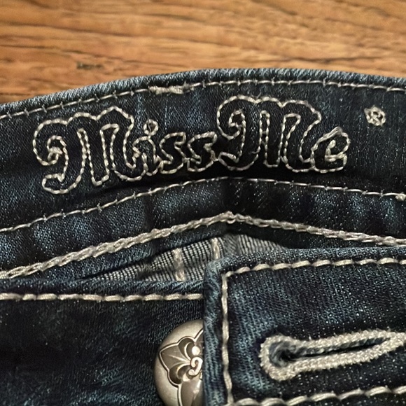 Miss Me Standard Cropped Jeans - Picture 3 of 7